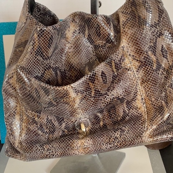 EUC Dooney and Bourke Shoulder Bag - Picture 10 of 12